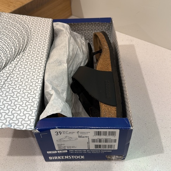 Birkenstock Medina Sandal in Black 39R - Picture 10 of 11
